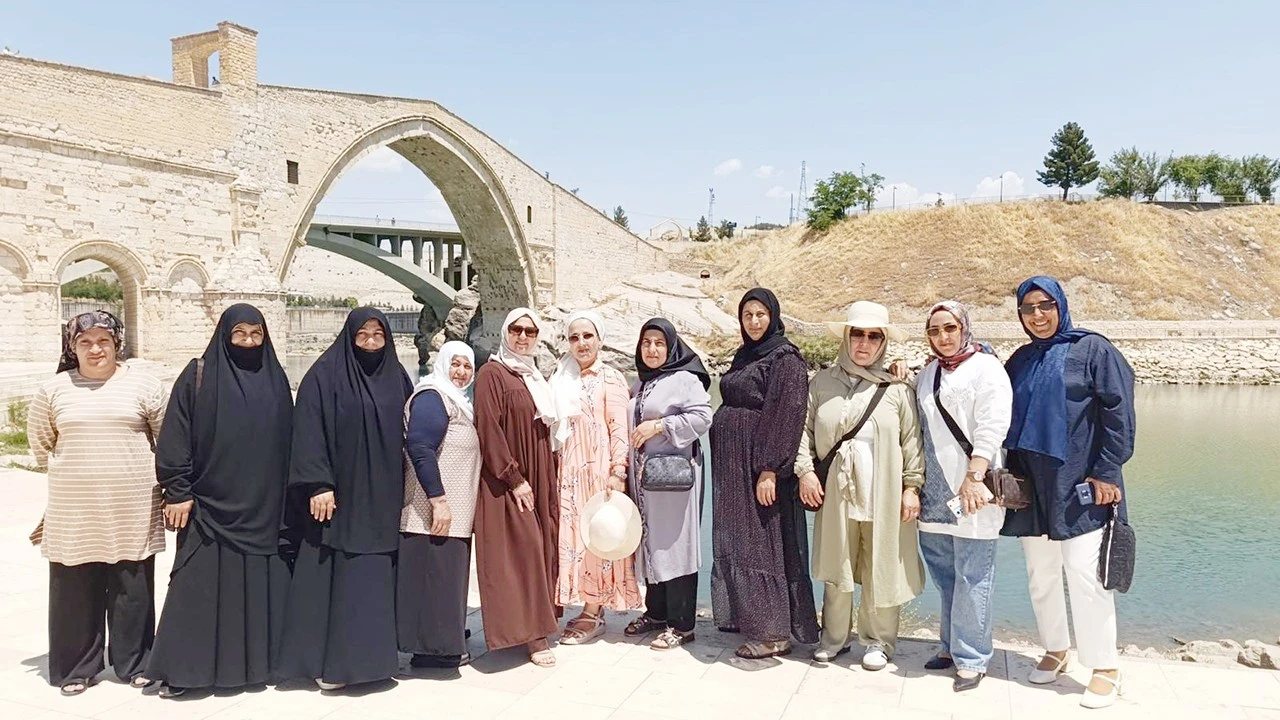 Kadınlar Hasankeyf ve Malabadi Köprüsü’nü Ziyaret Ediyor