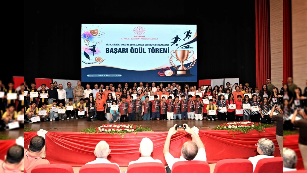 Batman’da 220 Öğrenci ve Sporcuya Başarı Ödülü Verildi