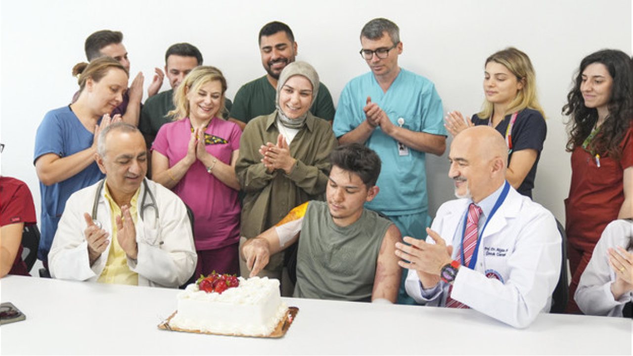 Denizli’deki otobüs kazasında ağır yaralanan Erenay Ünal 18 yaşını kutladı