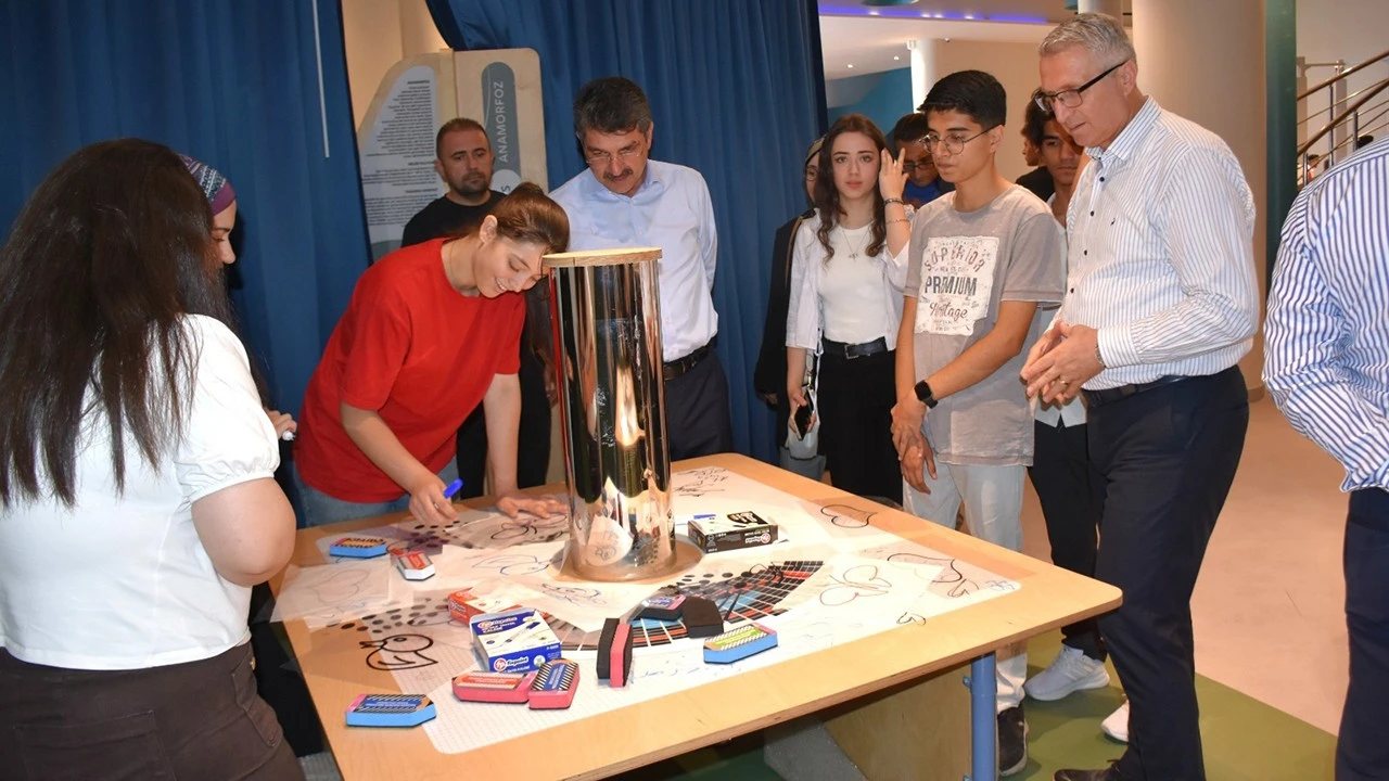 Batman’da Başarılı Öğrenciler Bilim ve İnovasyon Merkezi’nde Buluştu