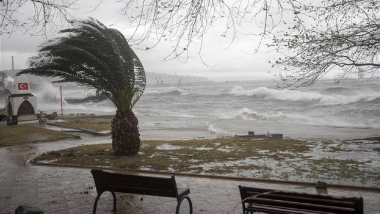 Doğu Karadeniz’de 5 il için kuvvetli yağış ve fırtına uyarısı