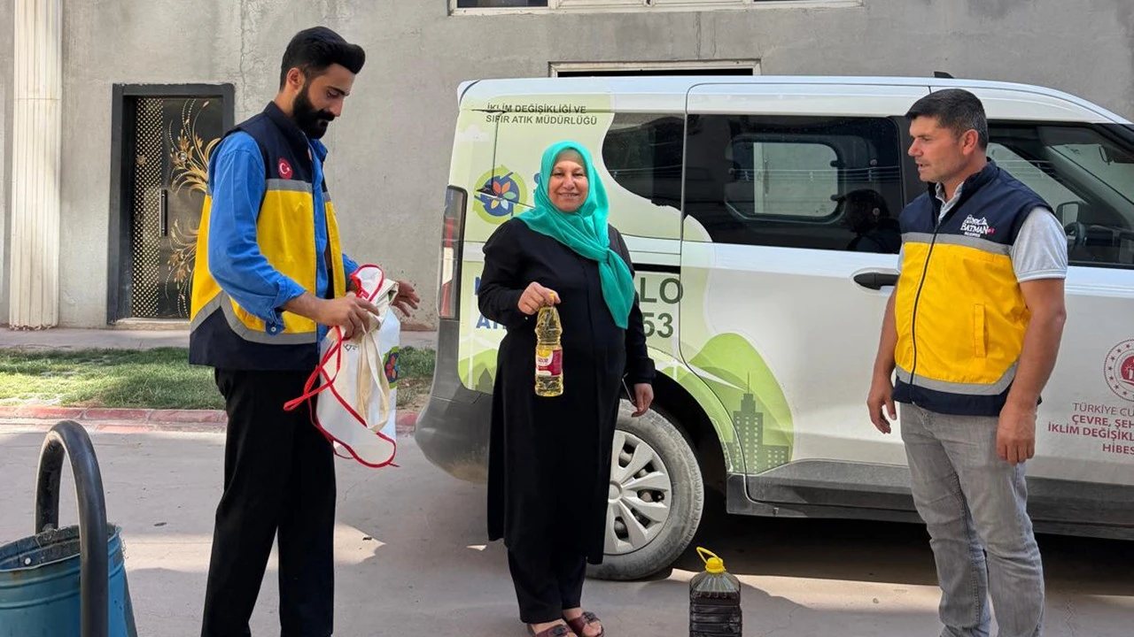 Atık Yağ Getirenlere Ayçiçek Yağı Hediye Ediliyor