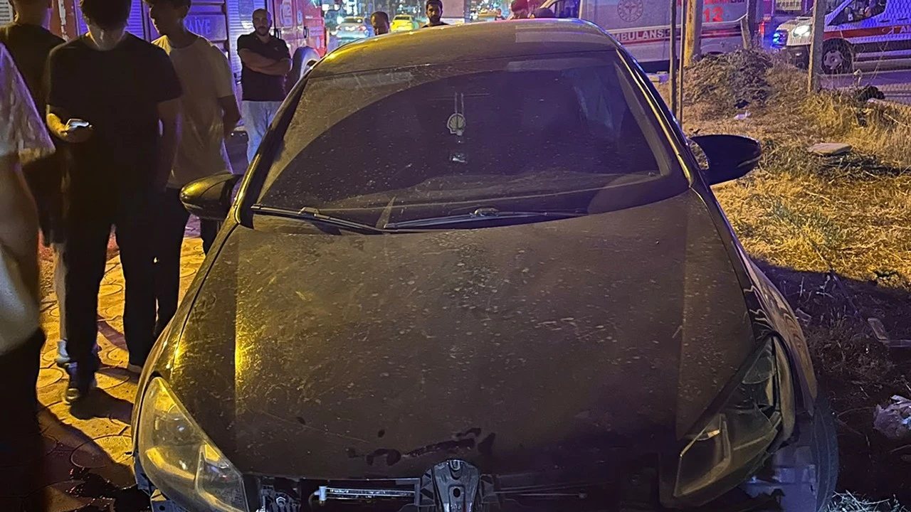 Batman’da Kontrolden Çıkan Araç Orta Refüje Çarptı