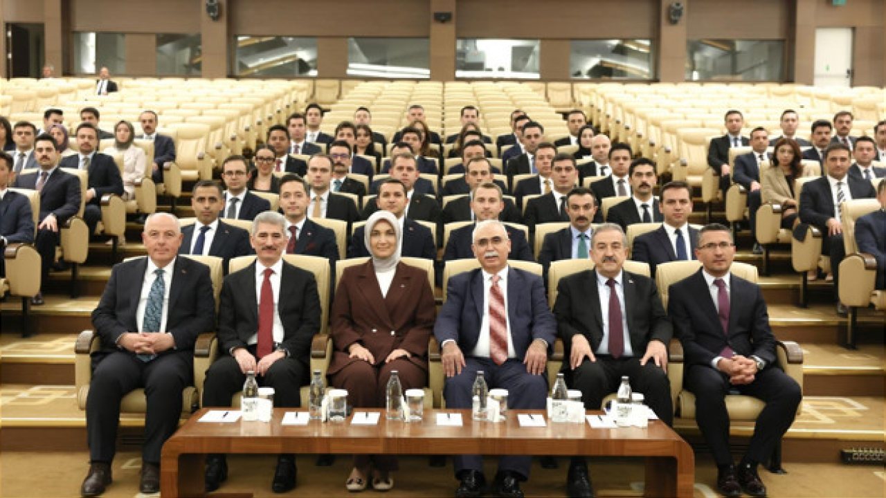 Anayasa Mahkemesi Başkanı Kadir Özkaya Kaymakam Adaylarıyla Buluştu