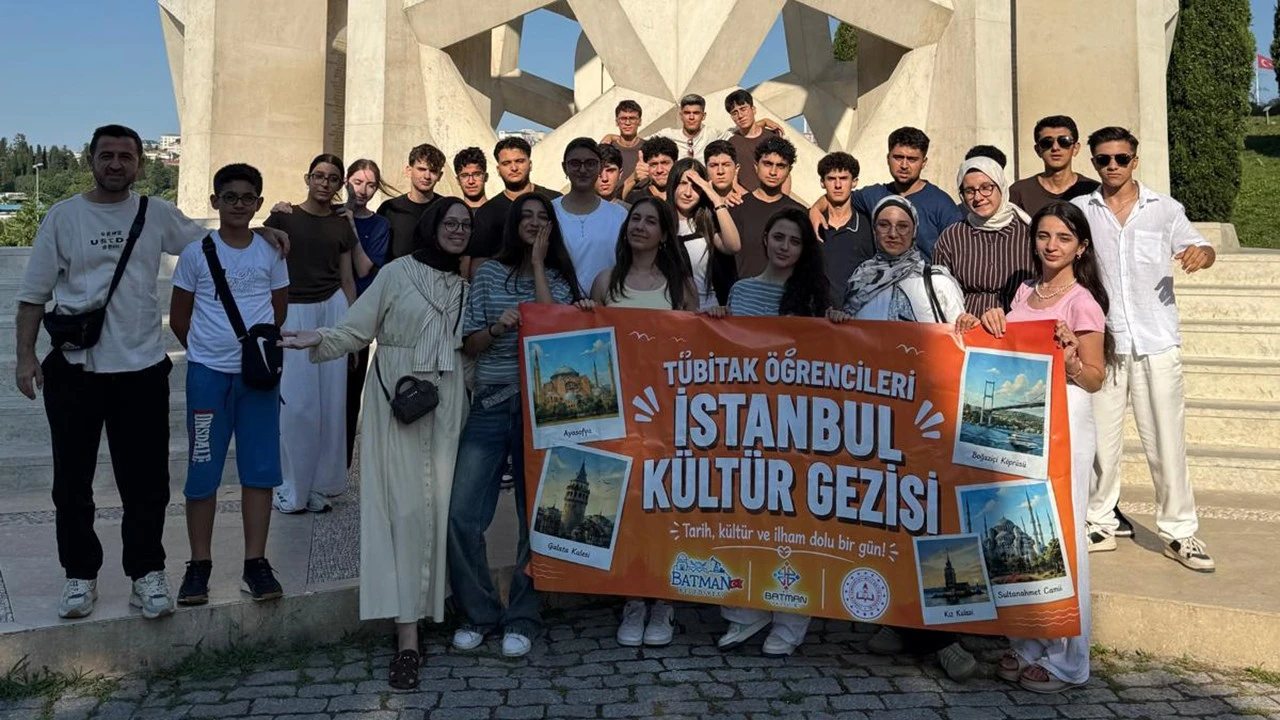 TÜBİTAK Projelerinde Başarı Elde Eden Gençler İstanbul’u Geziyor