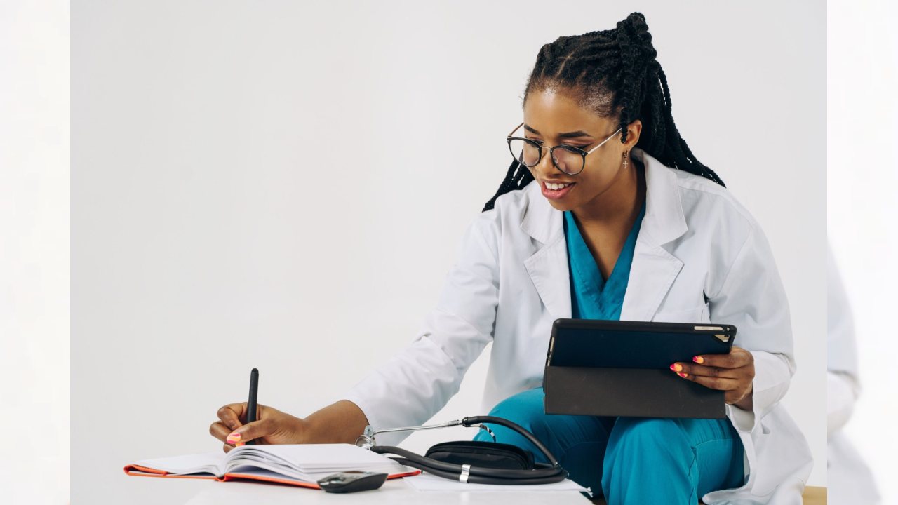 NHS Hastanelerinin Yüzde 80’i Hala Kağıt Kayıt Kullanıyor