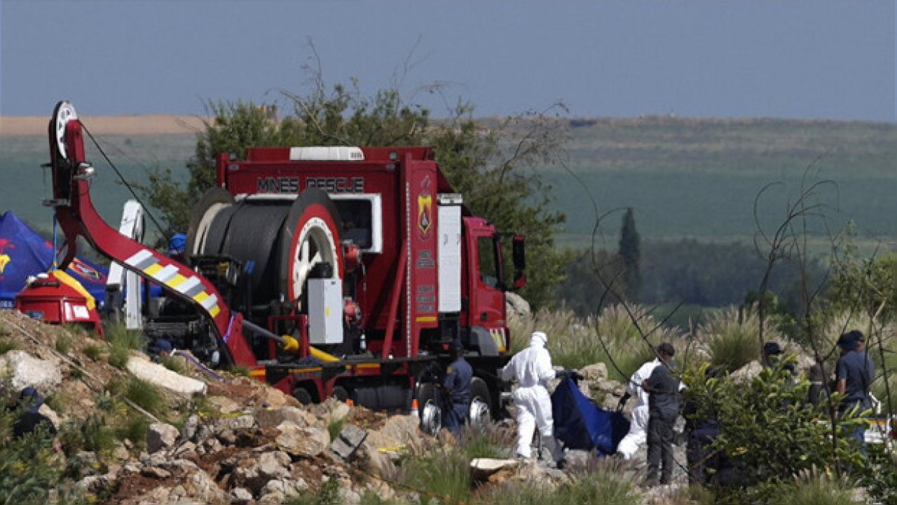 Güney Afrika’daki kaçak madende göçük: 14 madenci hayatını kaybetti