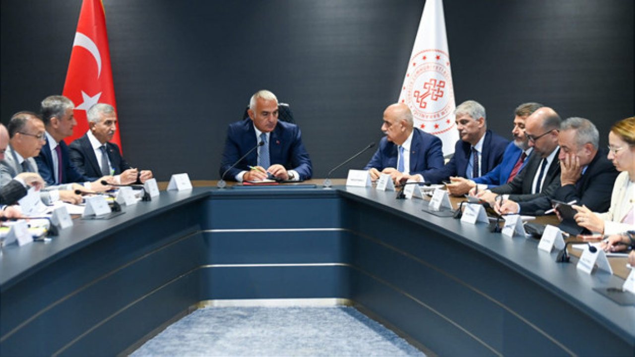 Kültür ve Turizm Bakanı Ersoy Kahramanmaraş’ta Toplantı Yaptı