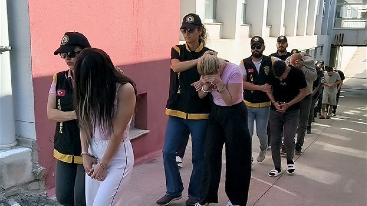 Masaj salonlarına fuhuş operasyonu: 18 kişi gözaltında