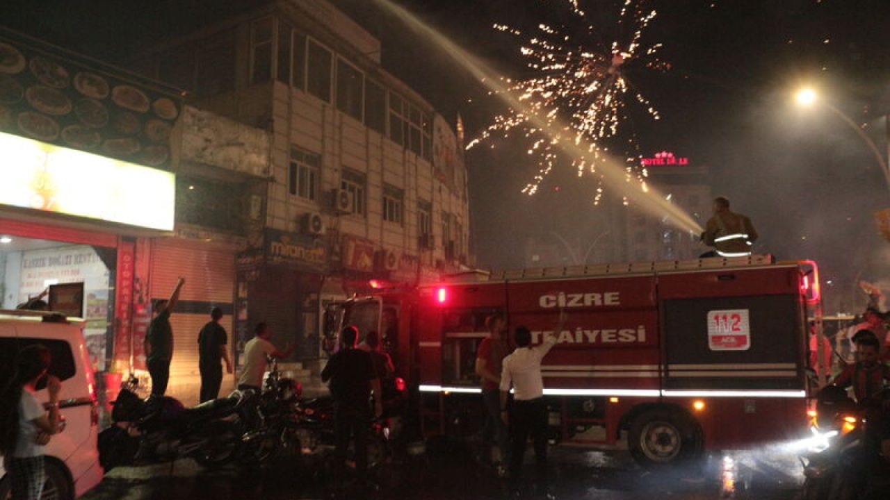 Cizre’de Amedspor Kutlamalarında Yangın Çıktı