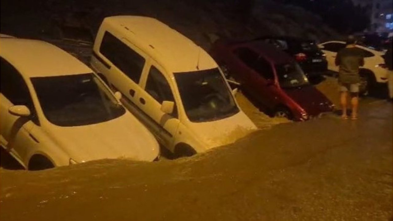 Ankara’da Sel Nedeniyle Yolda Çökme Olayı Yaşandı