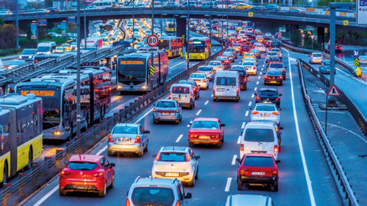 İstanbul’daki trafik sıkışıklığı yıllık 10 milyar dolara mal oluyor