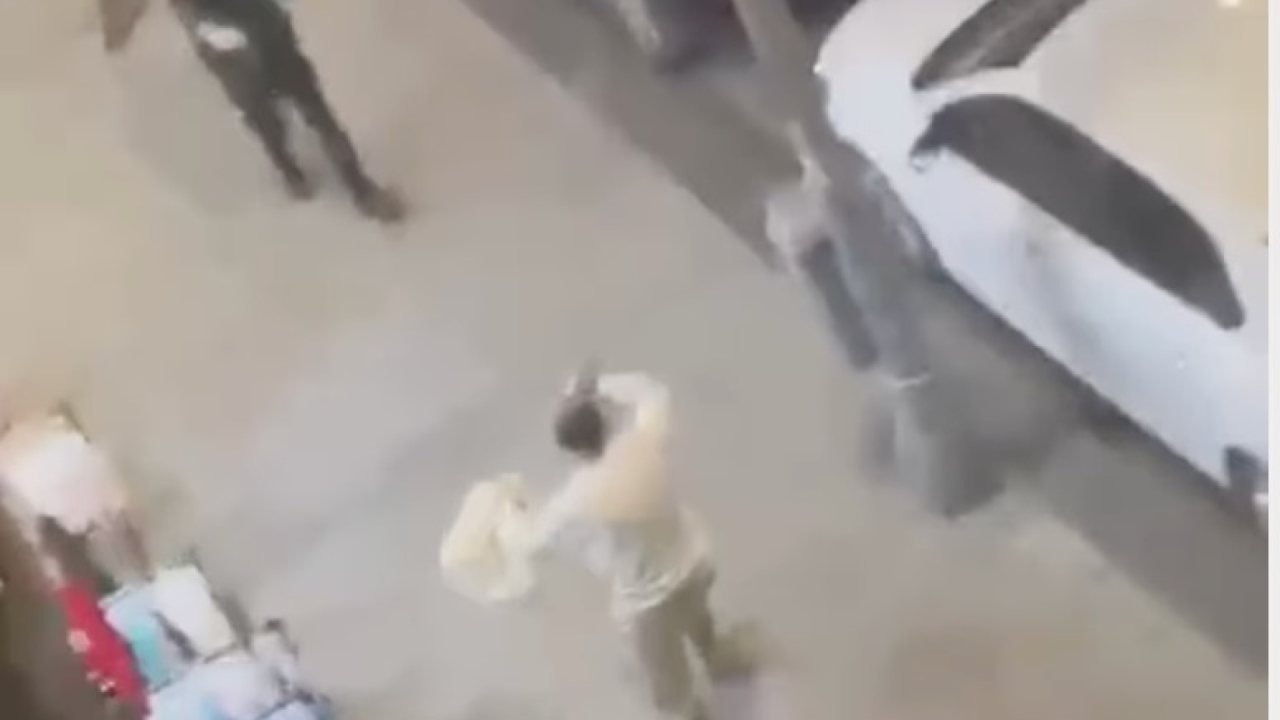 Esenler’de polis ekiplerine bıçaklı saldırı gerçekleşti