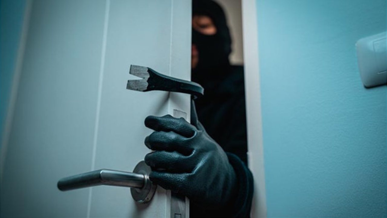 Finlandiya’da Milletvekillerinin Evlerinde Hırsızlık Olayı