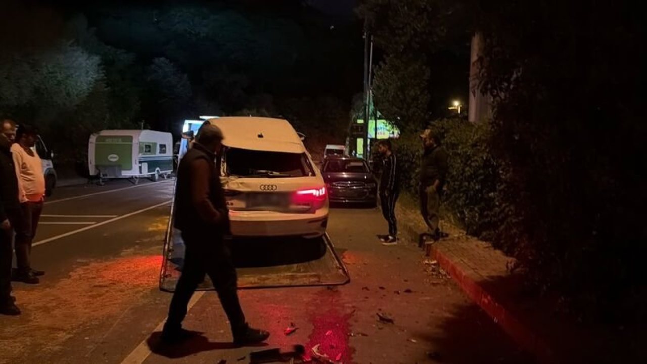 İstanbul Sarıyer’de Park Halindeki Araçlara Çarpan Otomobil 3 Yaralı