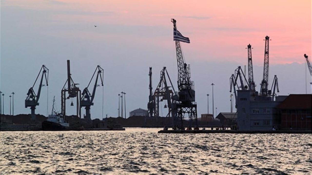 Yunan Balıkçılar Selanik Limanı’nı Sembolik Olarak Kapattı