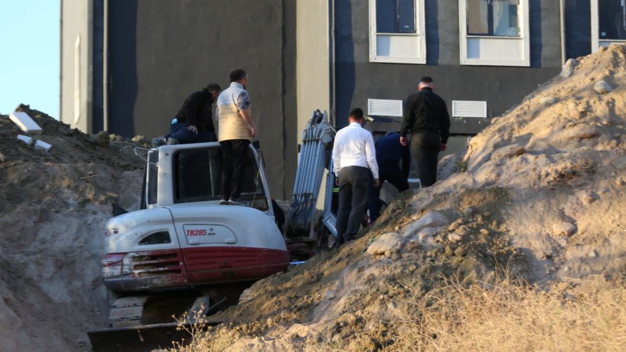 Çanakkale’de toprak kaymasında iki işçi kurtarıldı
