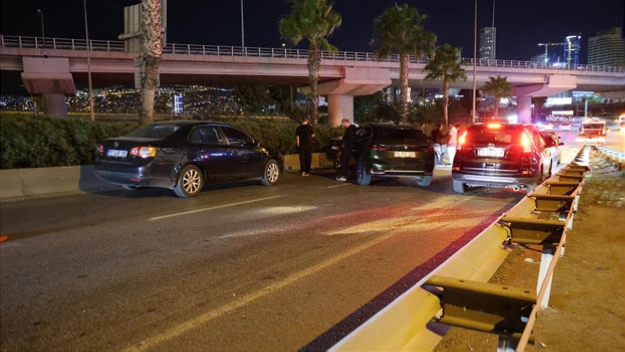 İzmir’de 7 otomobil ve 1 motosikletin karıştığı kaza