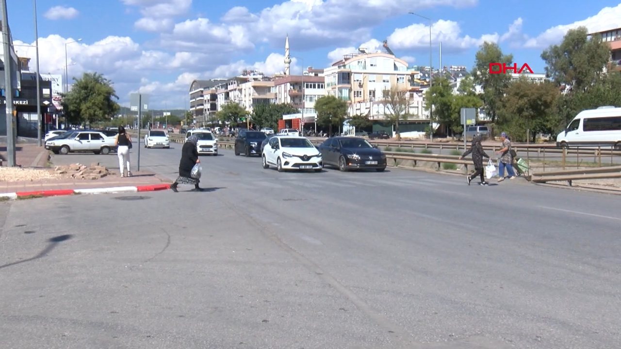 Antalya’da Yaya Geçişi İçin Üst Geçit Talebi