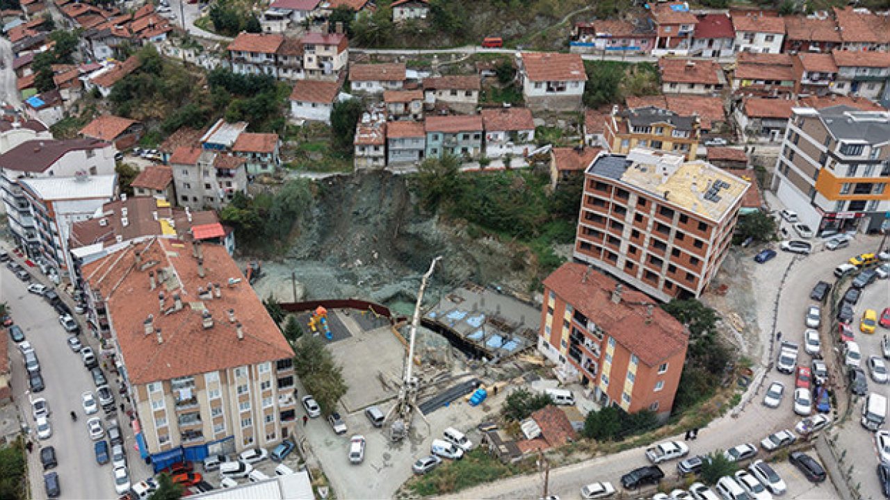 Tokat’ta İnşaat Yanında Yol Çöktü, Ev Tahliye Edildi