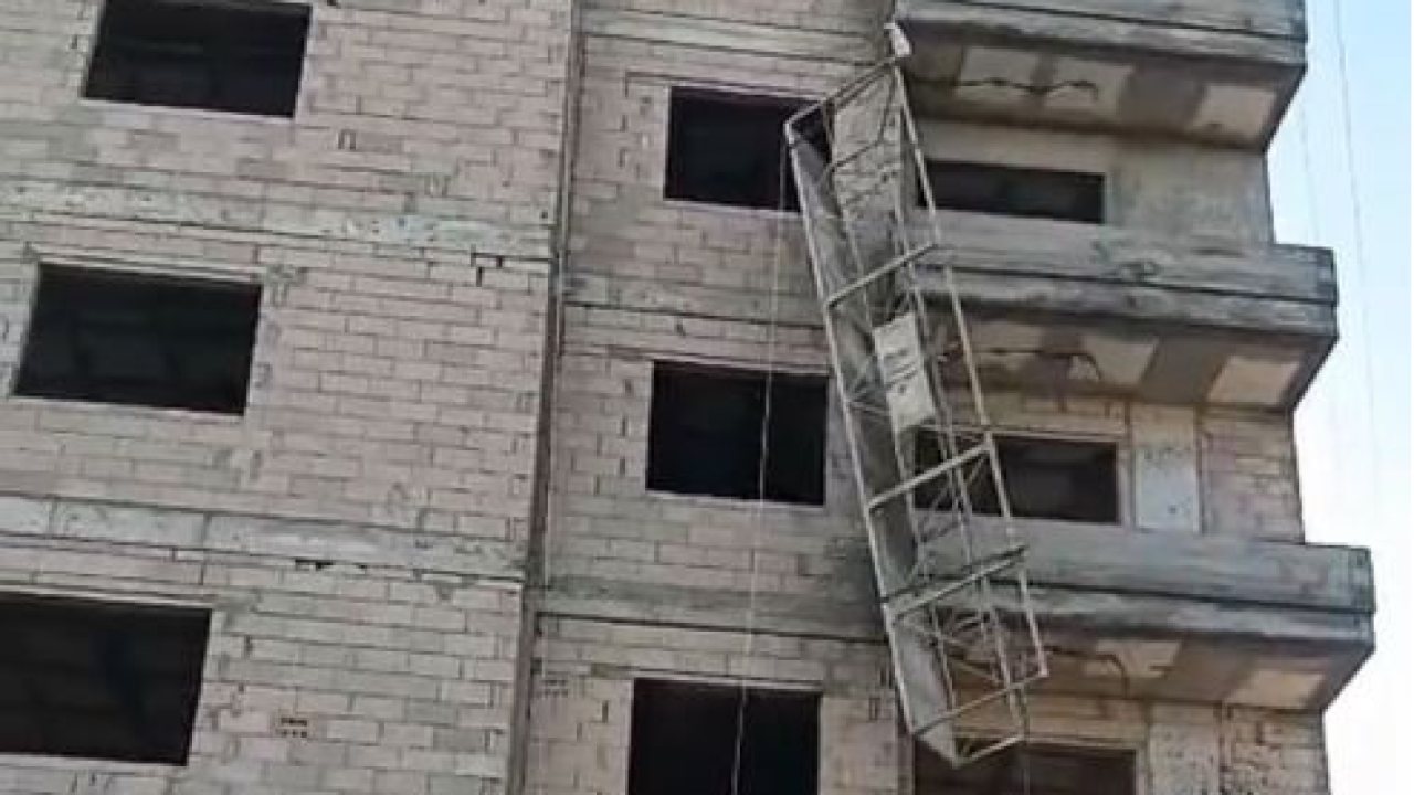 Mersin Tarsus’ta İnşaat İşçileri İskeleden Düştü