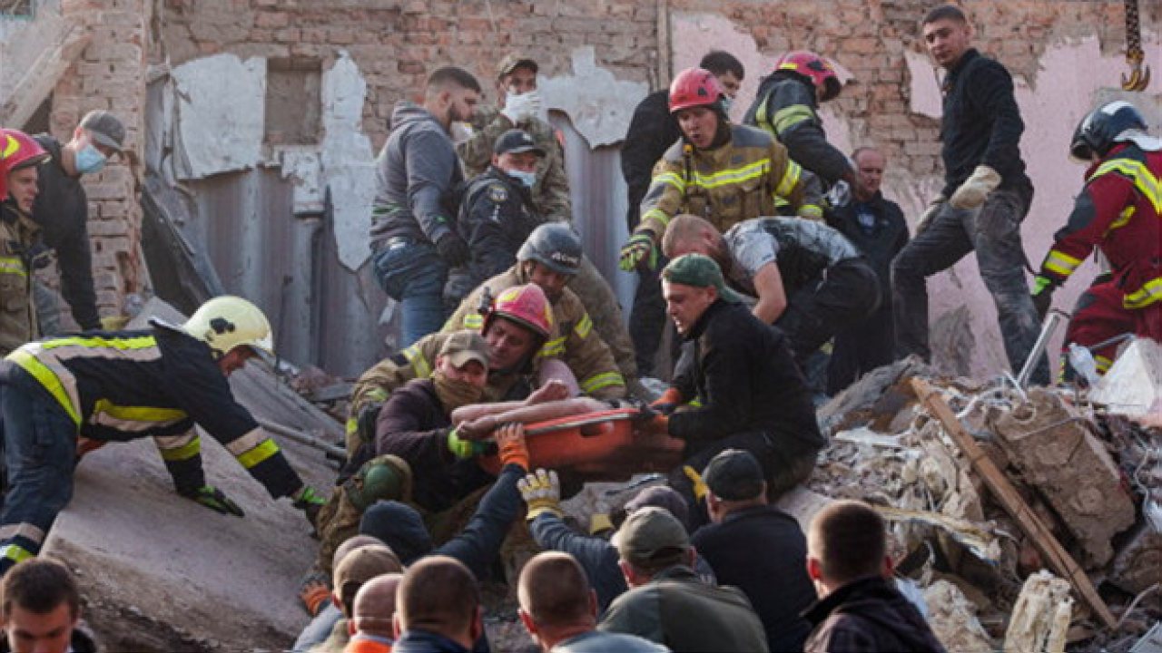 Rusya, Ukrayna’nın Odessa ve Çernomorsk Limanına Saldırdı