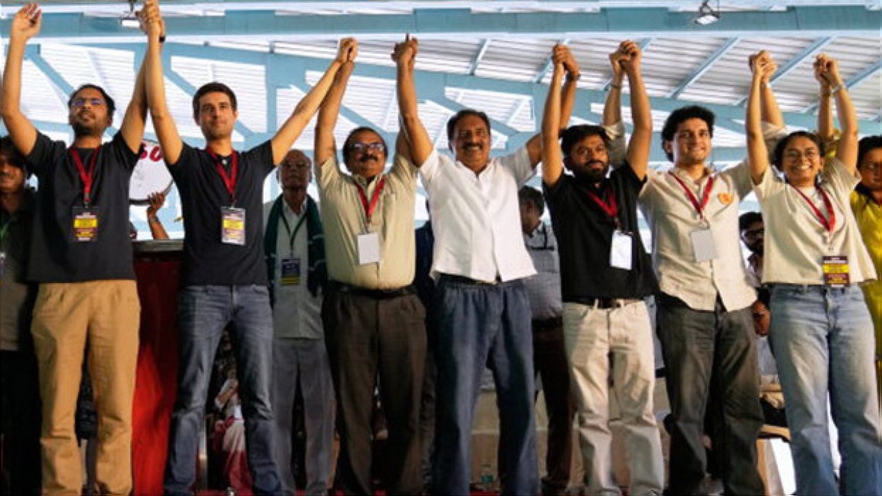 Hindistan’da Hamam Böceği Halk Partisi Liderleri Serbest Bırakıldı