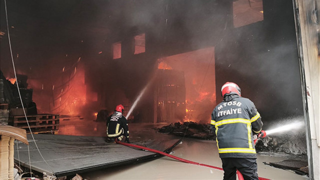Mersin Tarsus’taki Tütün İşleme Tesisinde Yangın Çıktı