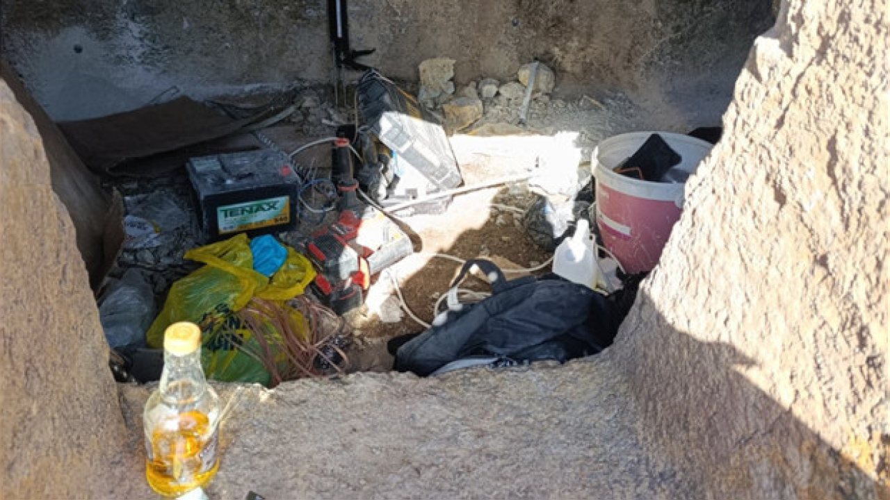 Van’da Kaya Mezarında Kaçak Kazı Yapan 5 Şüpheli Yakalandı