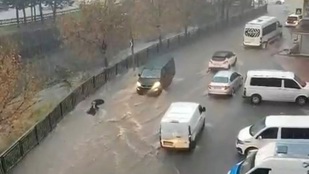 İstanbul’da Şiddetli Yağışlar Yolculuğu Zorlaştırdı