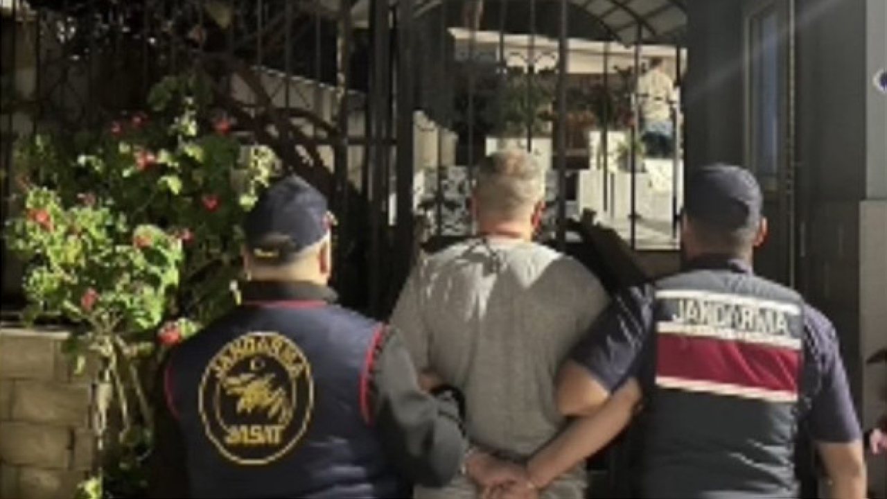 İzmir’de Katil Zanlısı Gizli Bölmede Ele Geçirildi