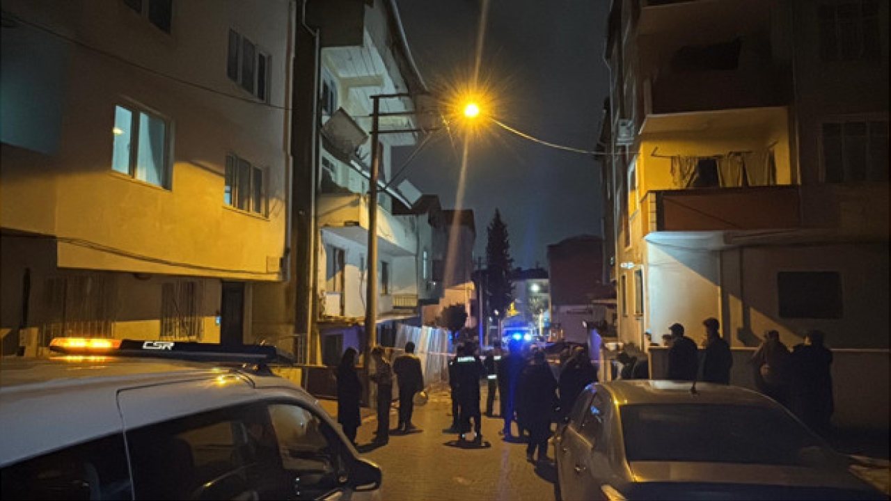 Darıca’da Boşaltılan Binanın Balkonu Çöktü