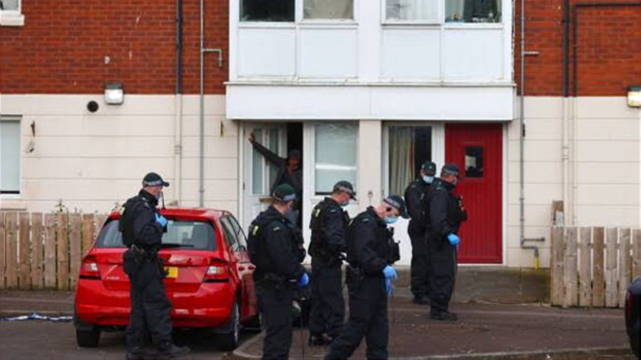 Belfast’ta Bir Evde Peş Peşe Patlamalar Meydana Geldi