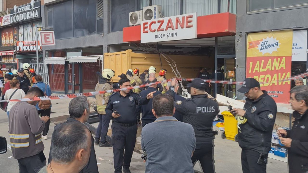 Pendik’te Kamyon Eczaneye Çarptı, 7 Kişi Yaralandı