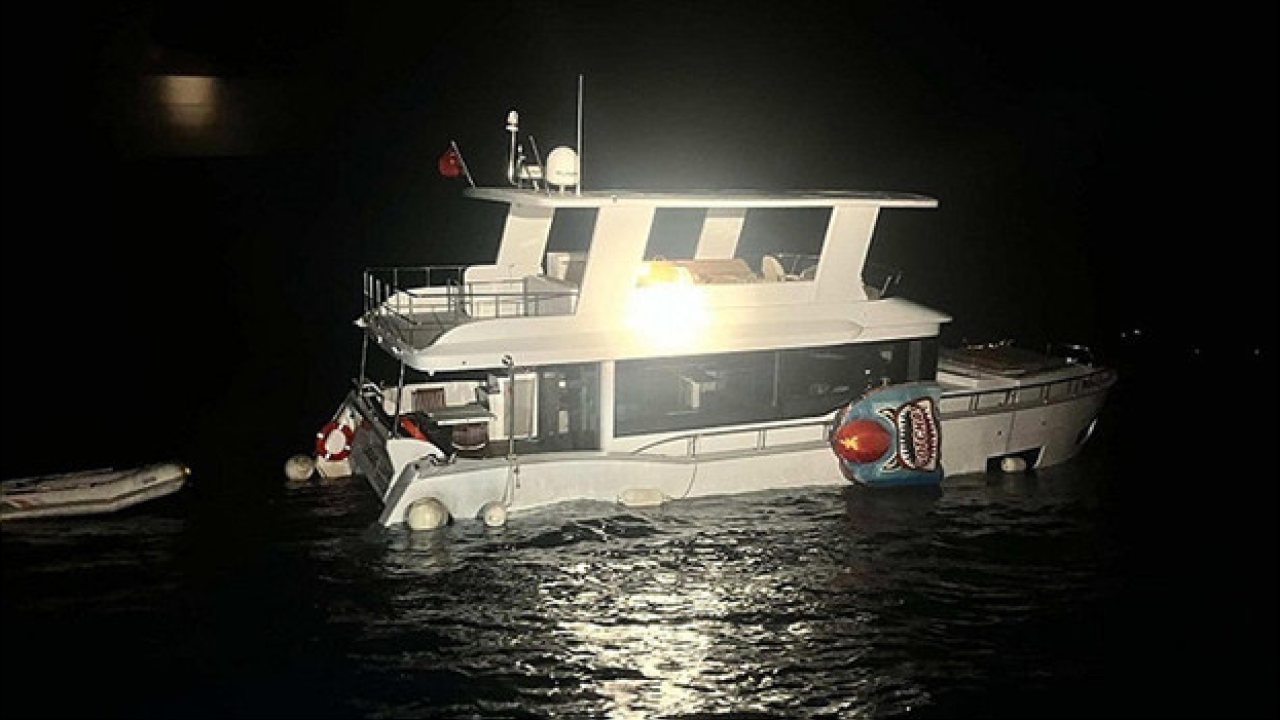 Ayvacık’ta su alan tekneden iki kişi kurtarıldı