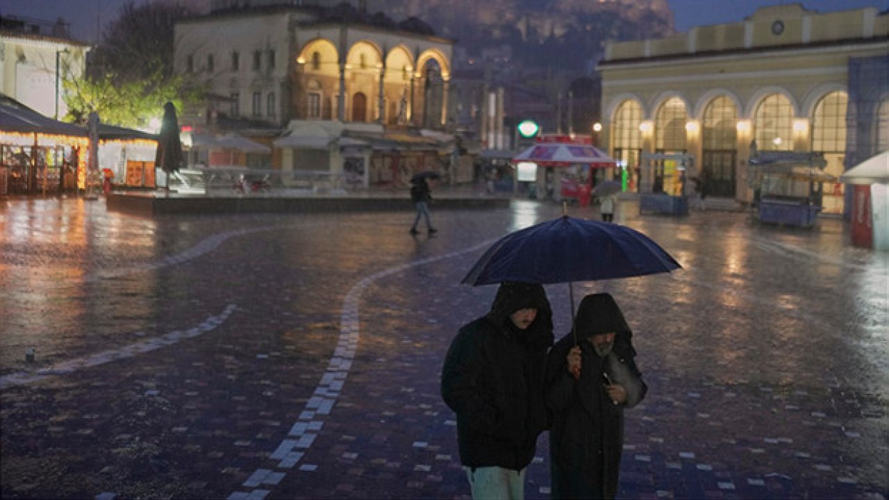 Yunanistan’da Fırtına Nedeniyle 9 Bölgeye Kırmızı Alarm Verildi