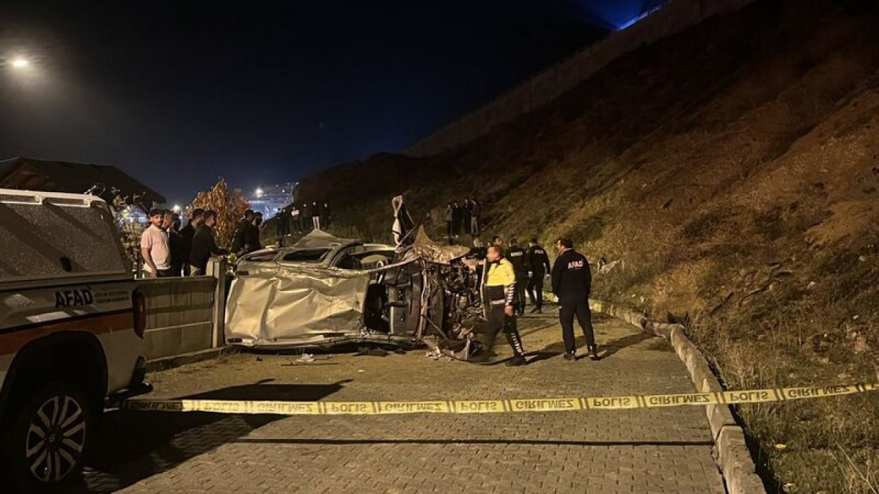 Erzurum Oltu’da Hafif Ticari Araç Devrildi, İki Kişi Hayatını Kaybetti